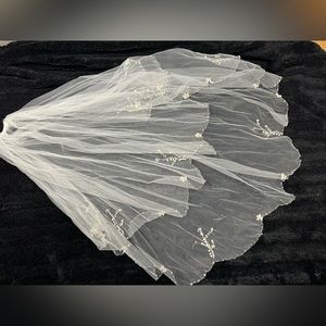 White Brides Veil with Pearls